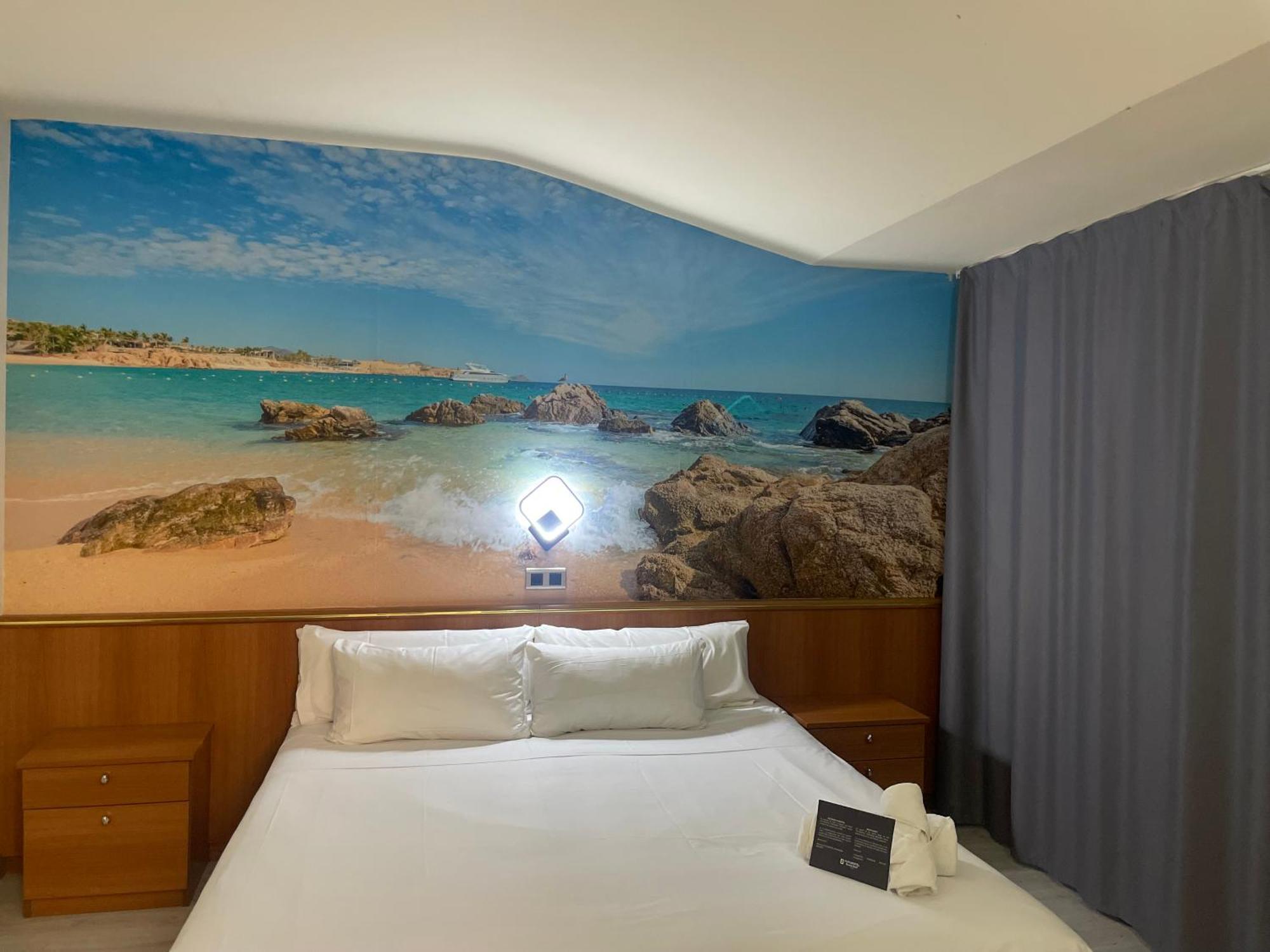 Paradise Hotel 3*
