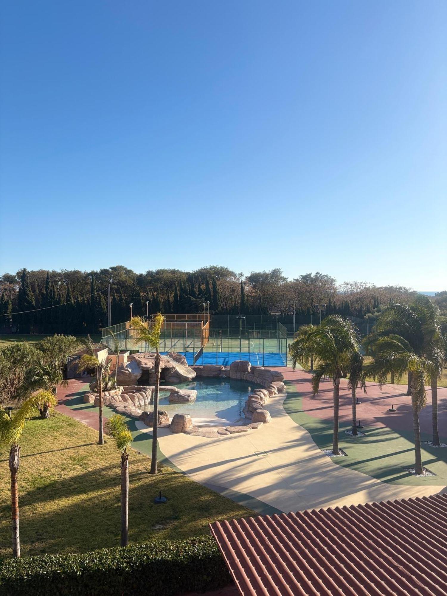Paradise Hotel 3*