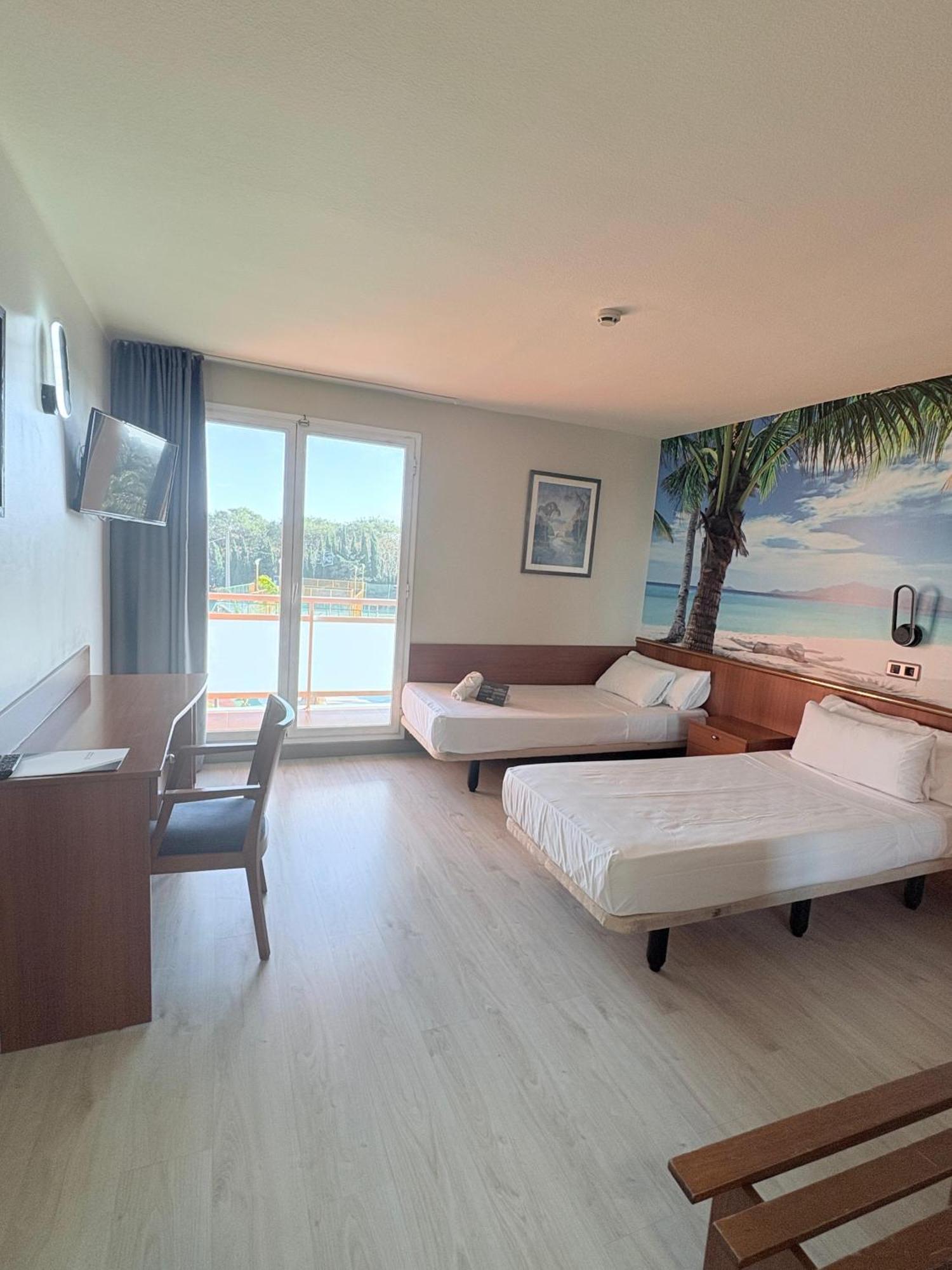 Paradise Hotel Cambrils